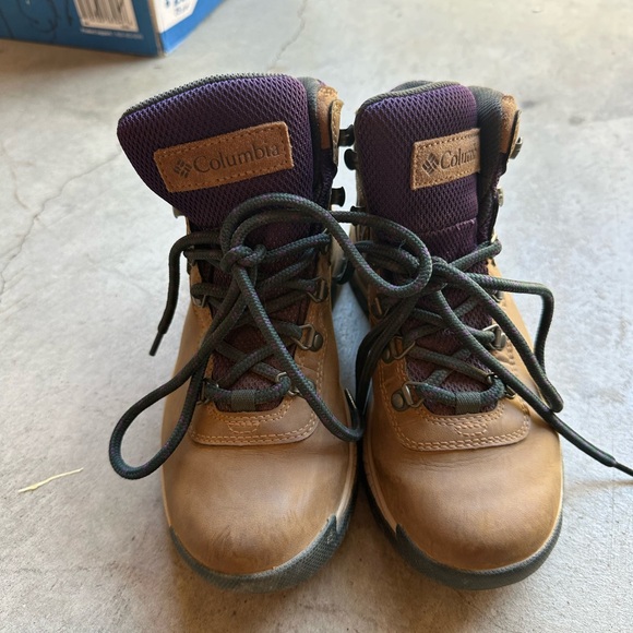 Columbia Hiking Boots - Picture 3 of 6